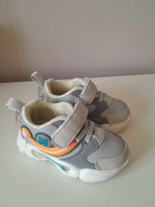 Отдам кроссовки детские для мальчика 23-24 размер