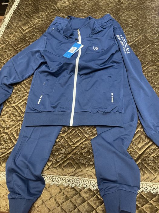 Продам костюм спортивный