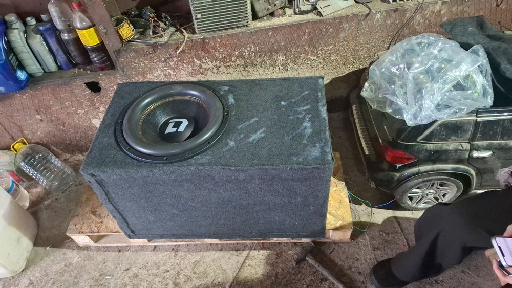 Продам сабвуфер Dl