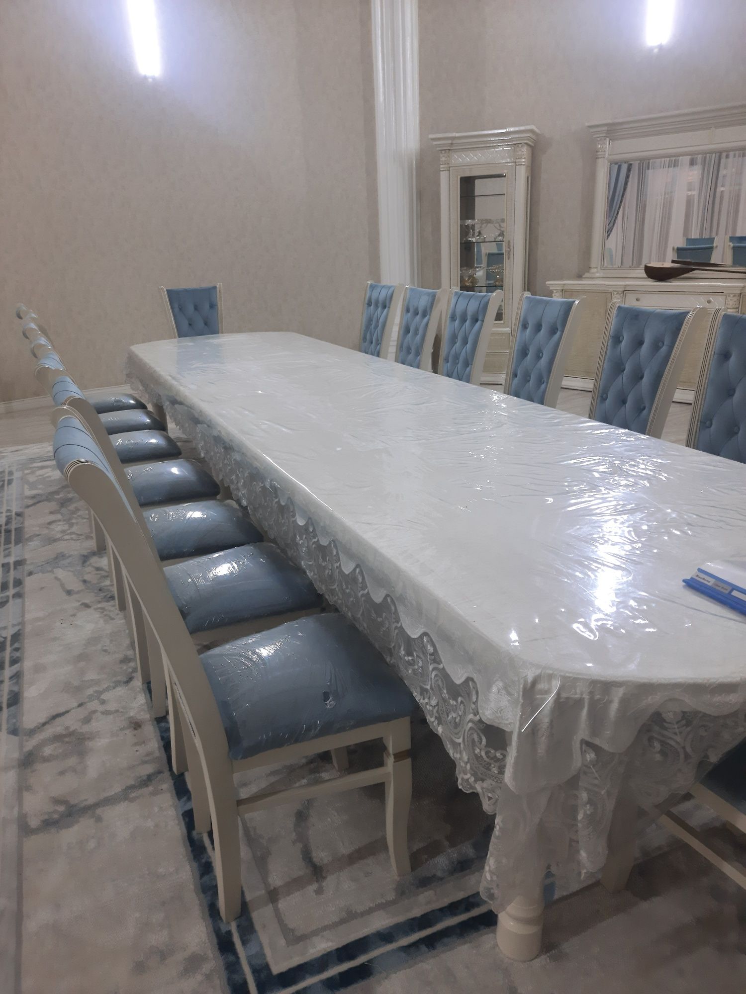 Конак болме жихазы сатылады,жаңа,стол 5 метр,жане 16 стульялар