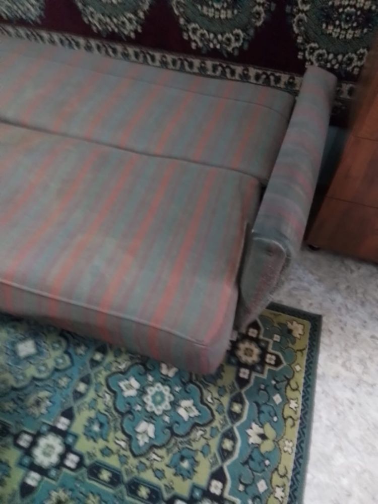 Отдам даром диван