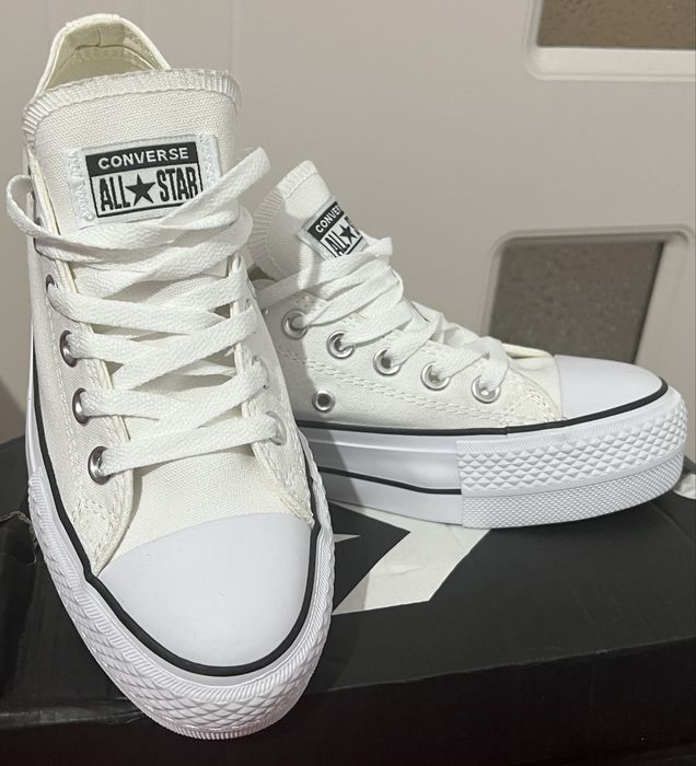 Tenesi Converse
