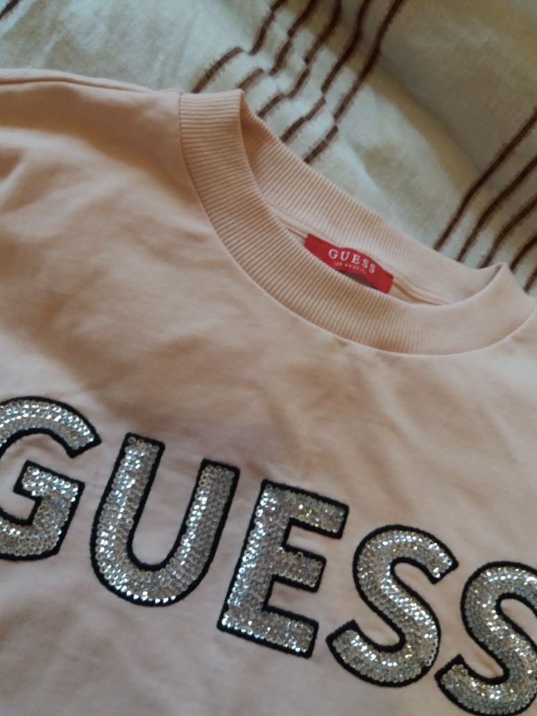 Блузка Guess и тениска Love Moschino Eлек Moncler