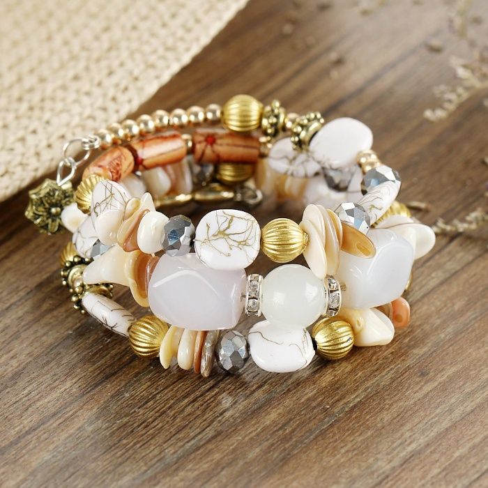 Прекрасни дамски гривни с мъниста