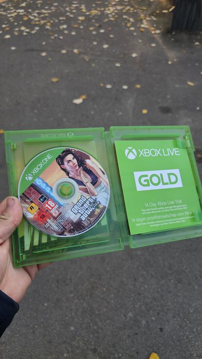 Vand joc Gta 5 pentru xbox one s