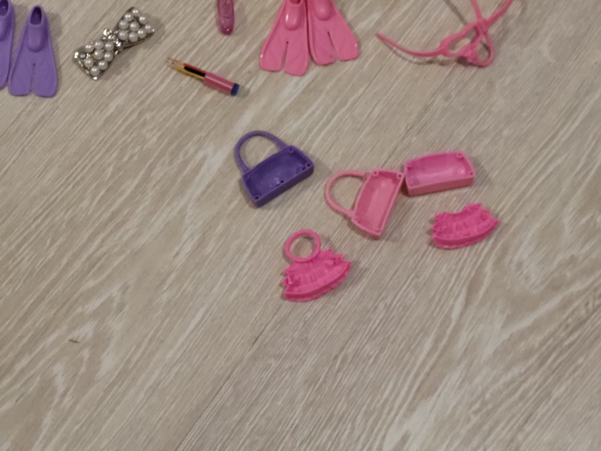 Cutie  cu accesorii  barbie