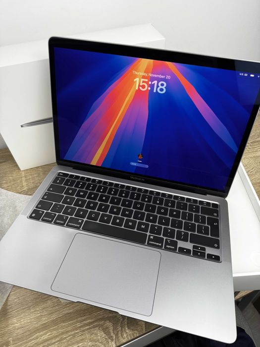 MacBook Air 13" M1 (2020) - Space Grey, 8GB RAM, 256GB SSD