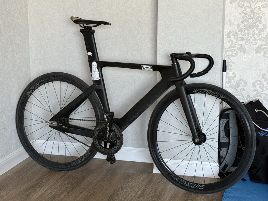 Продам карбоновый фикс BXT 54 размера