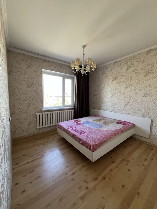 Двуспальная кровать с матрасом