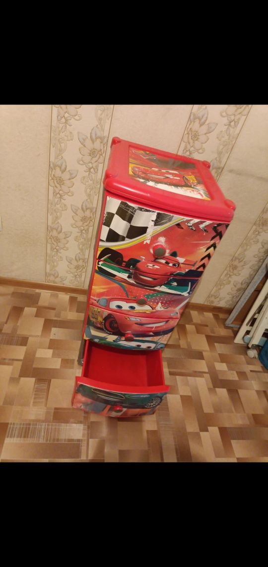 Кровать, столик,манеж,