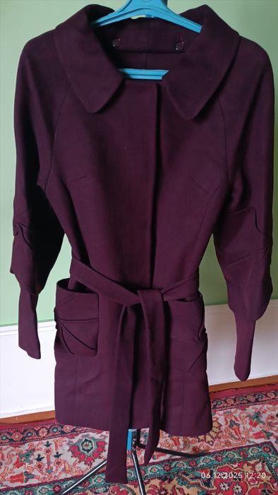 Пальто бардого цвета