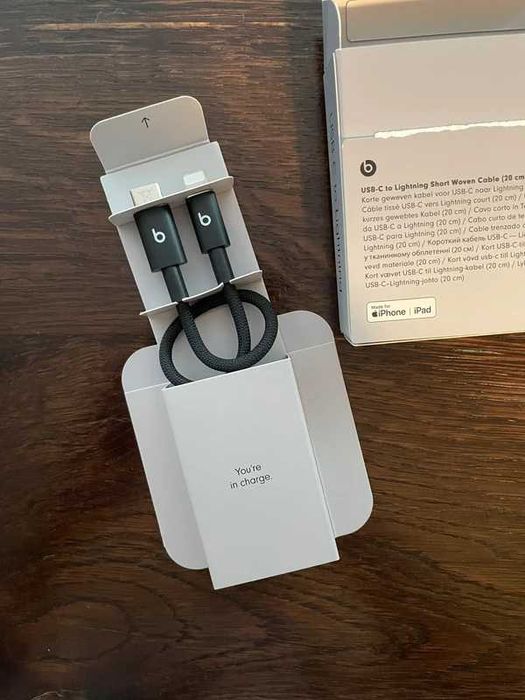 Cablu Beats USB-C la Lightning, 20cm, Woven negru