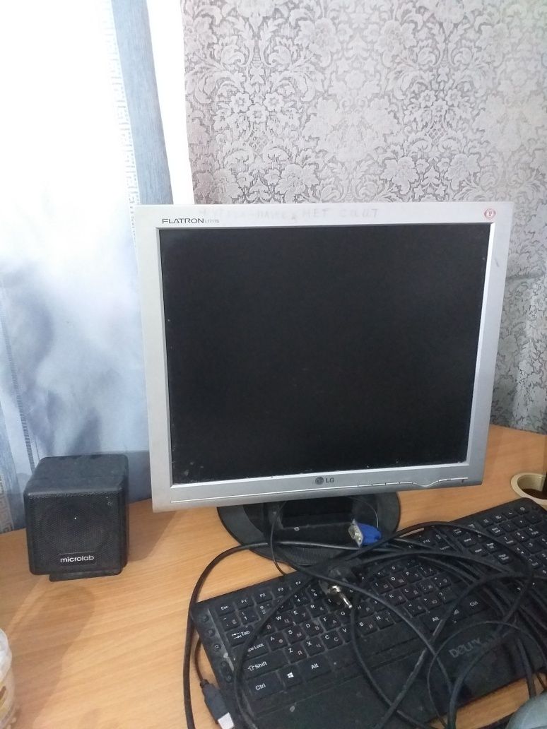 Продам компьютер с процессором и колонками рабочий