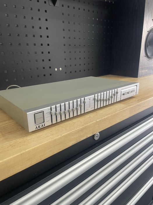 Egalizator akai ea-a22 9 benzi canal