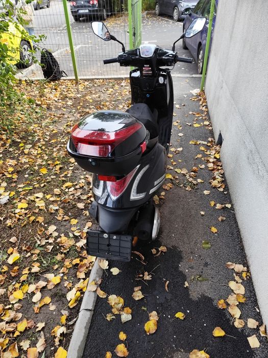 Scuter motor benzina, 49cc, model Barceloneta