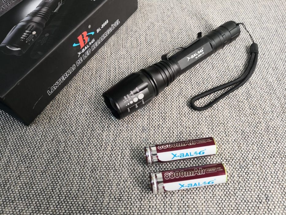 Lanterna cu Led CREE T6 ZOOM 2 Acumulator i 18650 / 8800 Pachet NOU