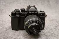 Aparat foto mirrorless OLYMPUS OM-D E-M10 II + obiectiv 14-42mm
