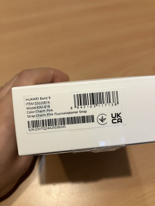 Чисто нов розов смарт часовник Huawei Band 9