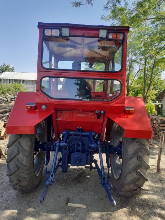 Tractor Universal 650 UTB/ Perfect functional, reconditionat complet.