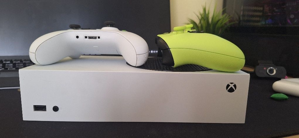 Xbox Series S Чисто нов!