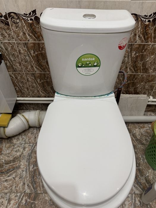 Unitaz yaxshi holatda, toza