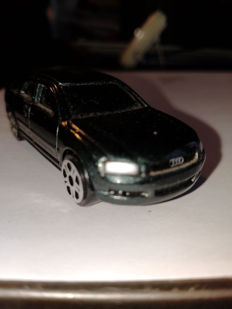 Machete  Audi A 8 V8