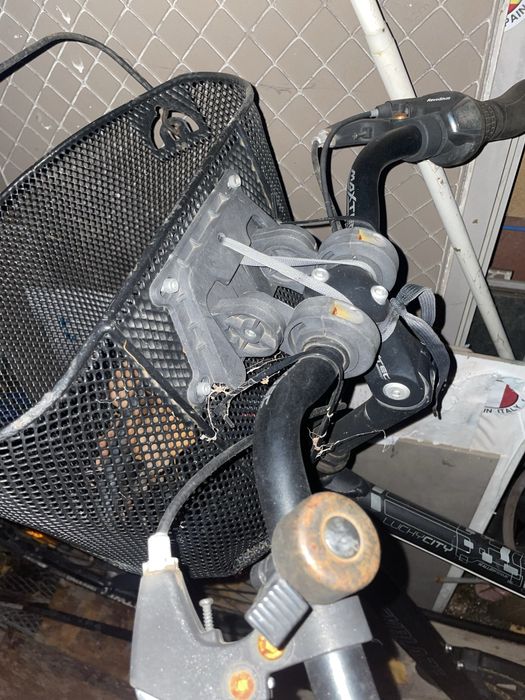 Bicicleta cu piese bune. De restaurat sau pentru piese.