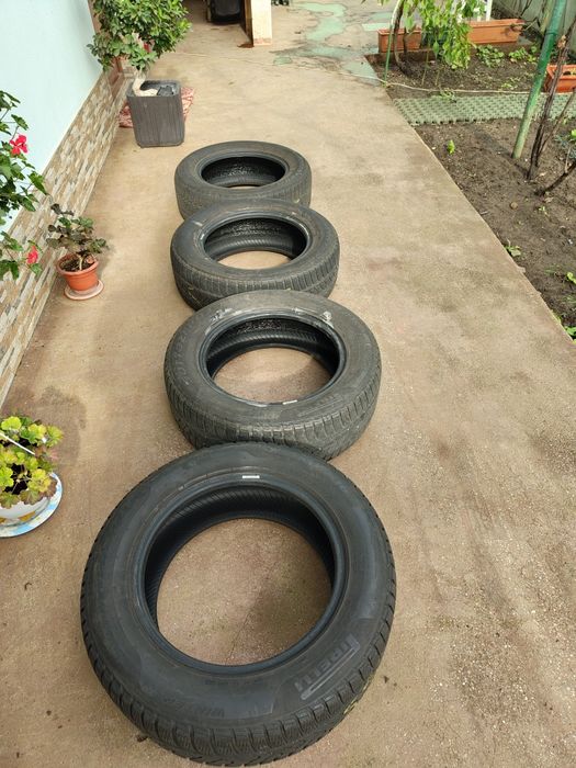 Anvelope de iarna 215/60 r16 95h,pretul este pentru toate