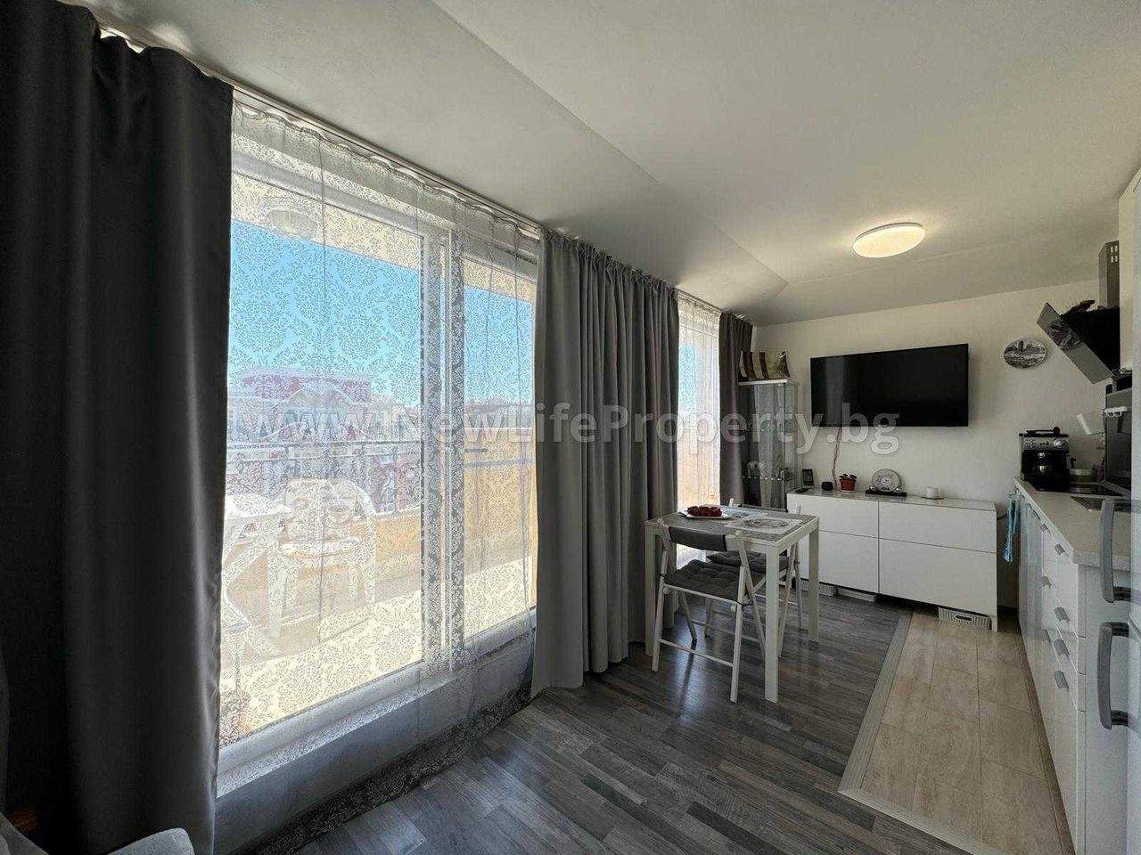 Продава се Двустаен апартамент в к.к. Слънчев бряг - 60 кв.м за 1209 €/кв.м - Снимка #3