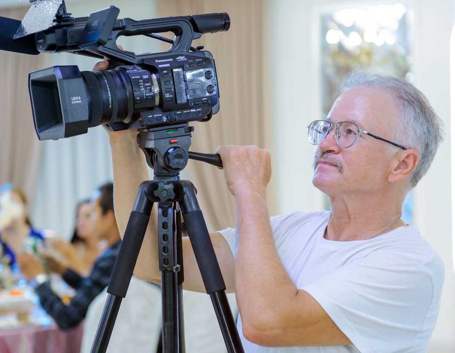 Опытные ведущие, видеооператоры фотографы режиссёры сценаристы дикторы