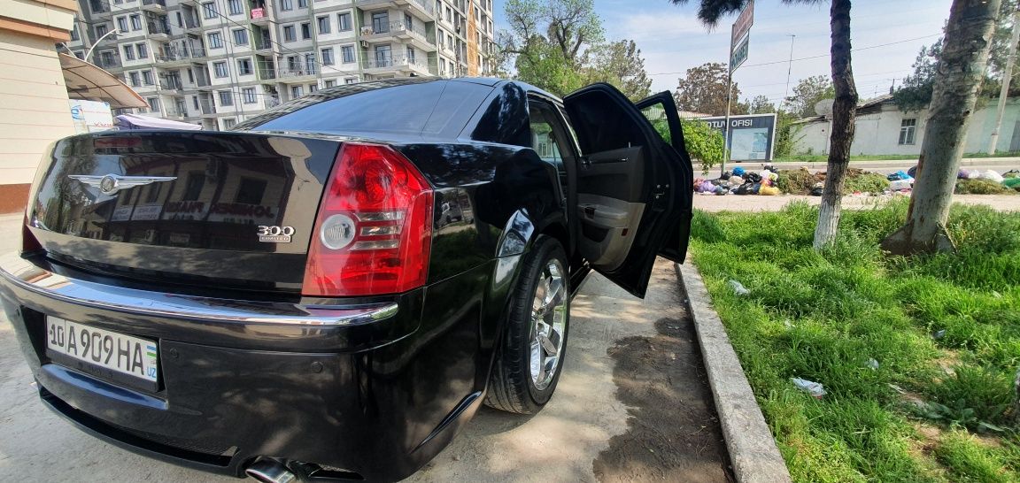 Chrysler 300c amerikanka.3.5 motor