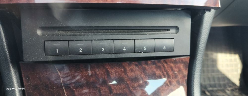 Продавам CD + CD чечнджър за 6  диска