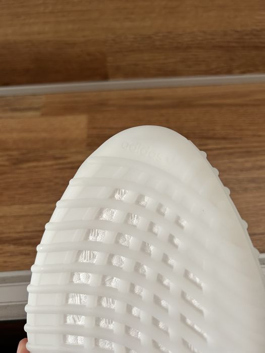 Vand Yeezy 350.