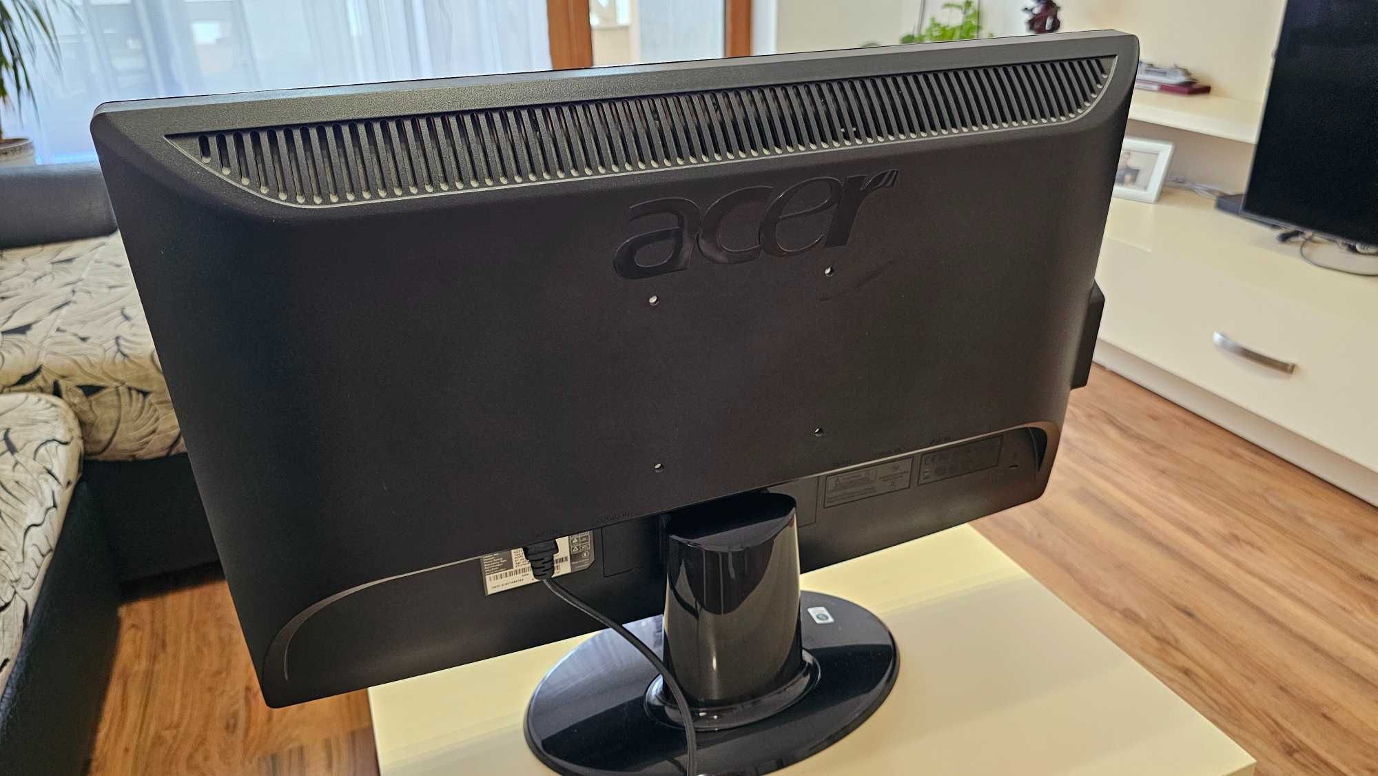 Геймърски настолен компютър с 23' монитор ACER!