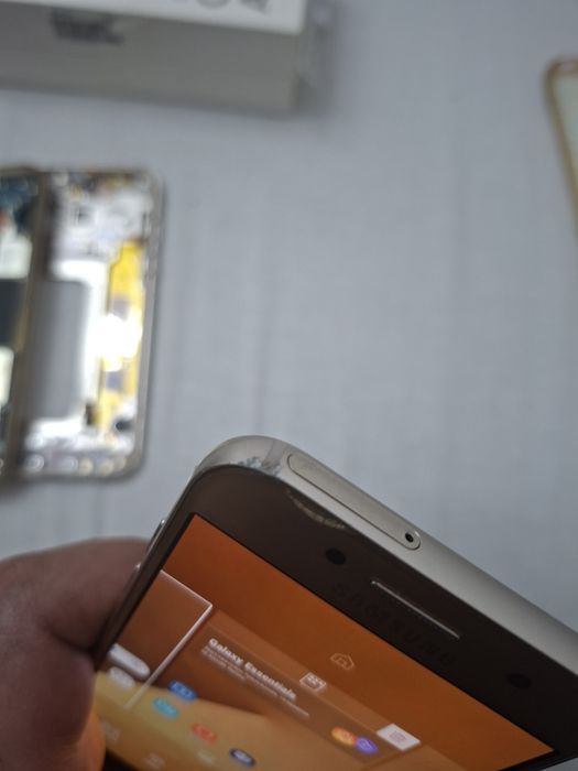 Samsung A3 2017 + един същия за части