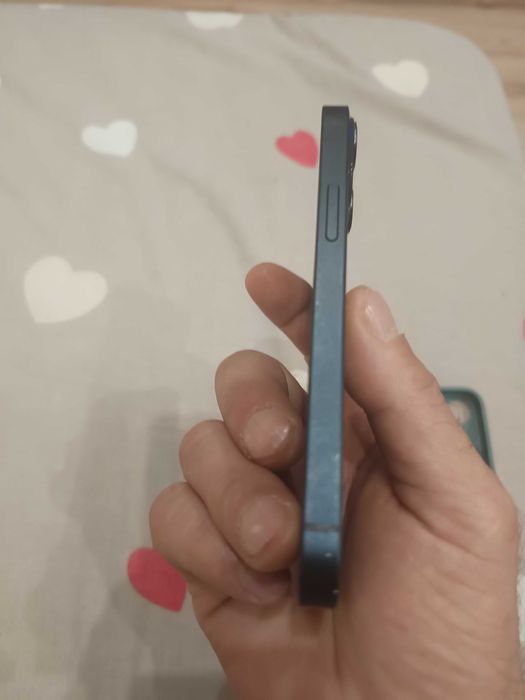 Iphone 13 mini raboti perfektno
