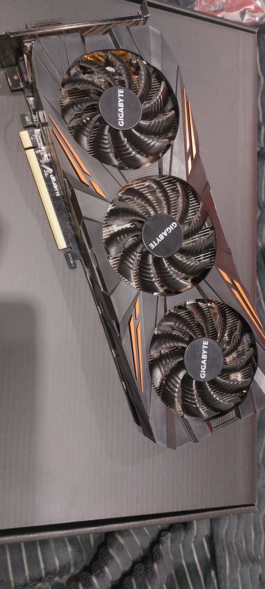 Видеокарта Gigabyte 1070ti oc