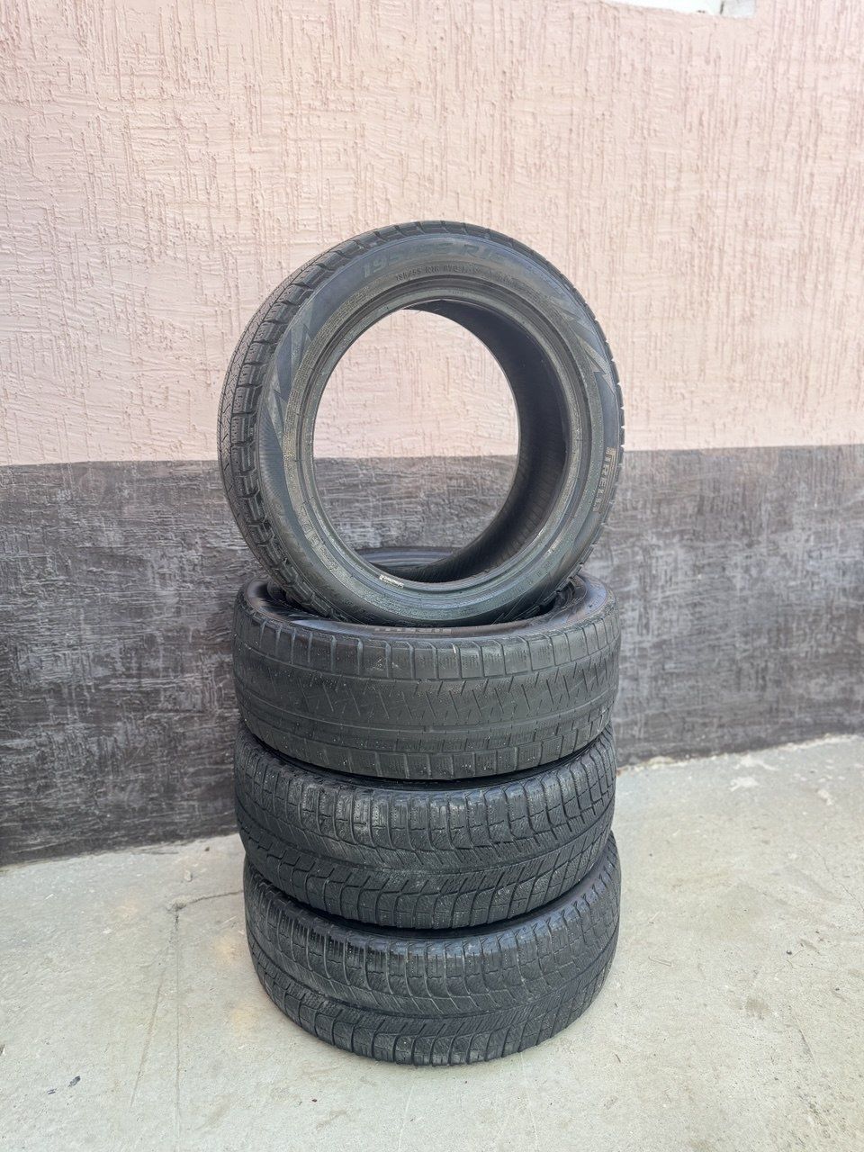 Зимние шины 195/55 R16 (Michelin/Perilli— отличное состояние!


---

З