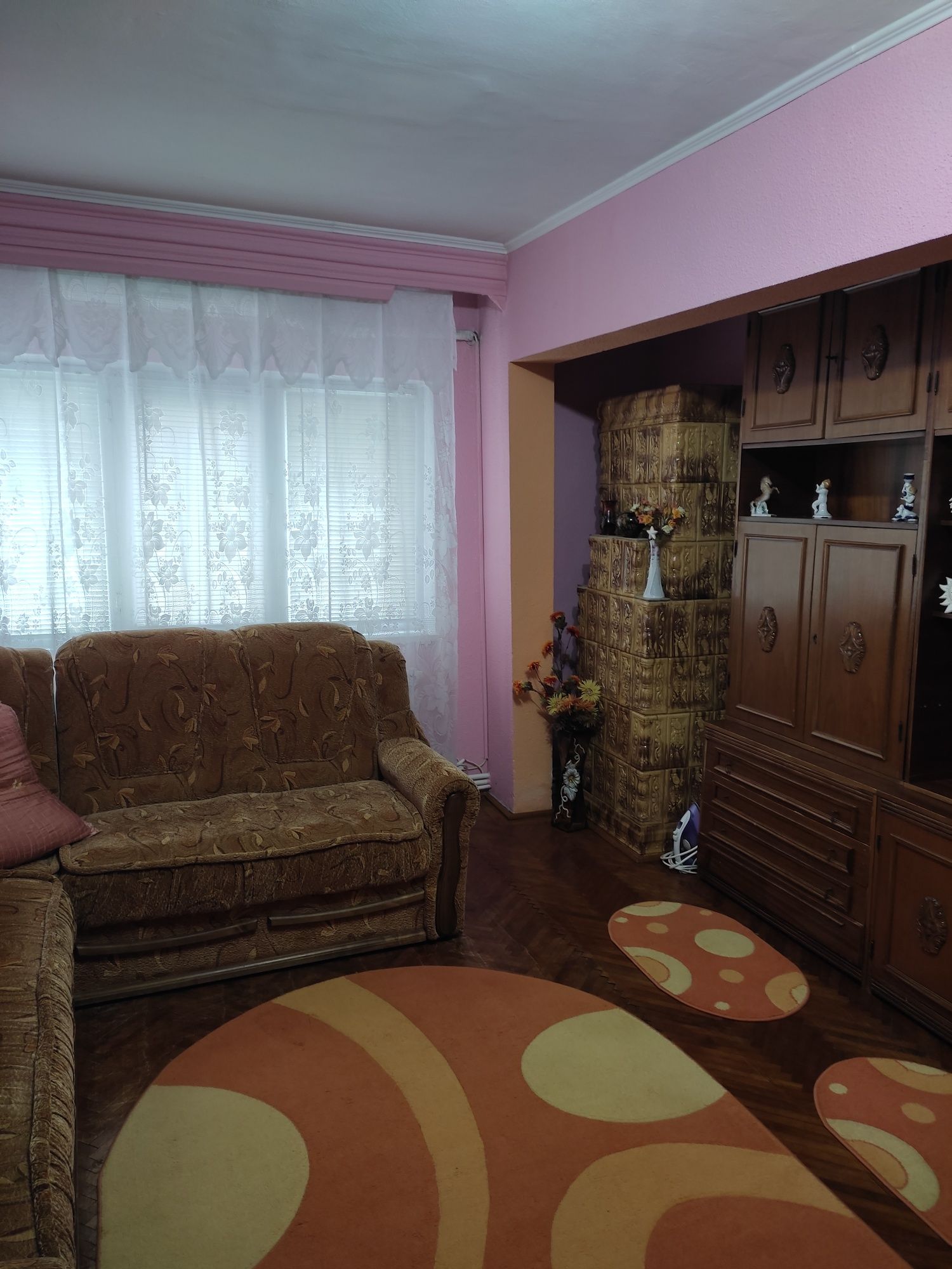 Vând apartament 3 camere et.1 in orașul Zimnicea.