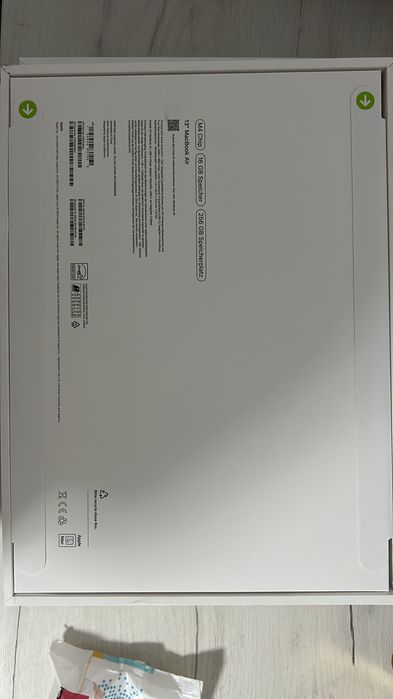 Vand macbook air 13 16 gb ram 256 gb