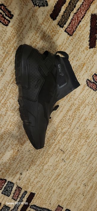 Продам две пары обуви 39-40