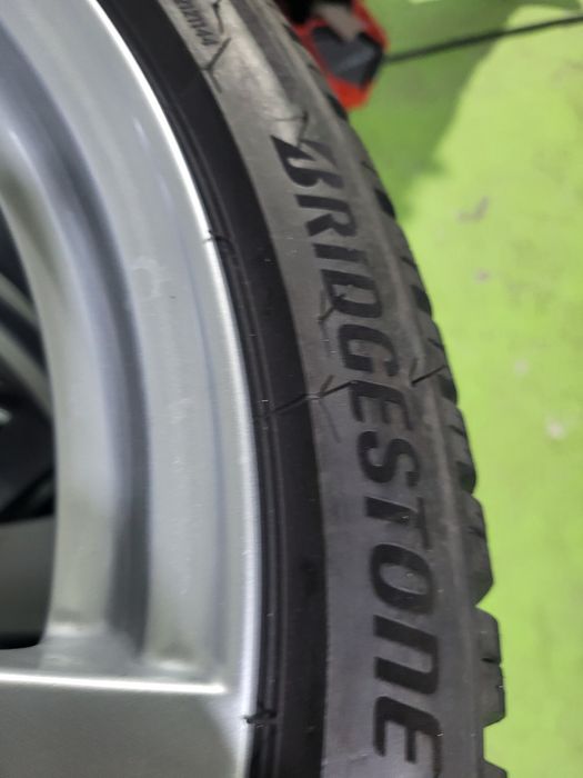 4 бр зимни гуми 245/35/19 Bridgestone