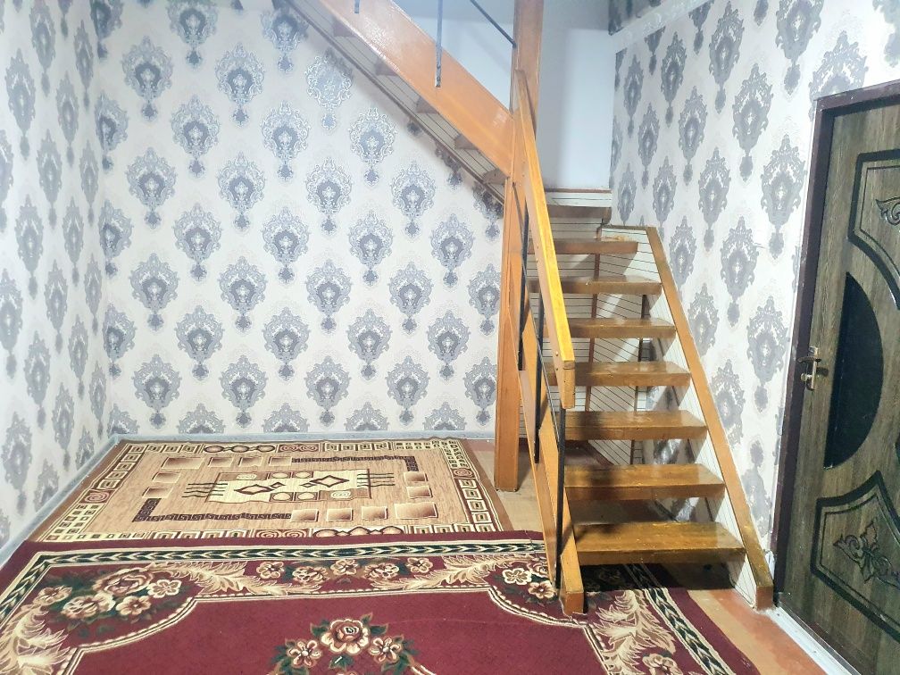 3 xonali kvartira sotiladi. Indiyskiy dom. Vasxod bozori