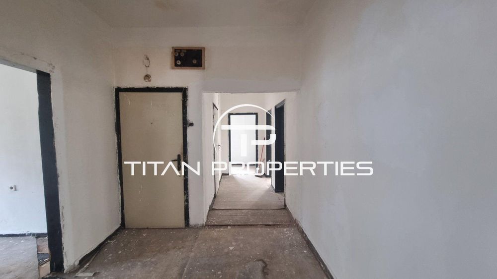 Етаж от къща за продажба в Център