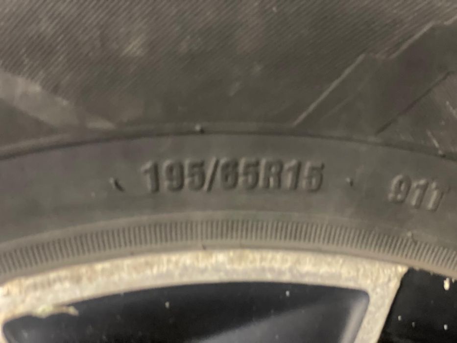 Продам резину зимнию шипованную комплект 4 колеса вместе с дисками