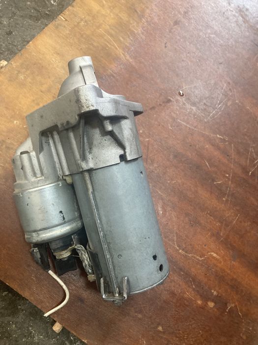 Renault clio 4 2015година 1.5dci 5скорости ръчка Стартер