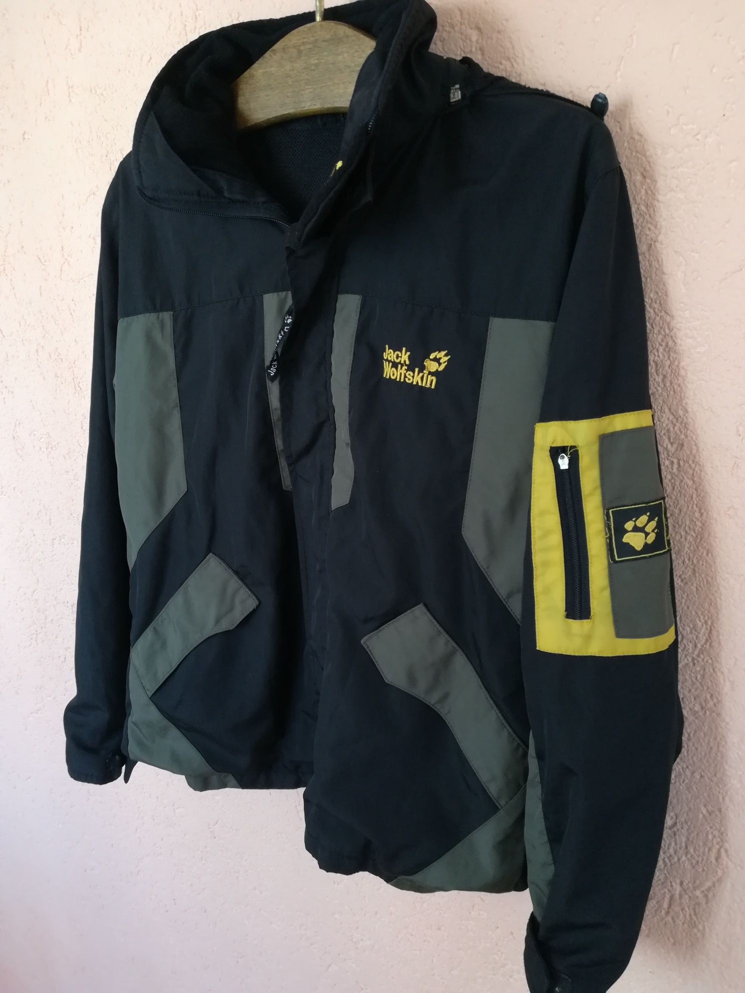 Geaca Jack Wolfskin mărimea S pt copii
