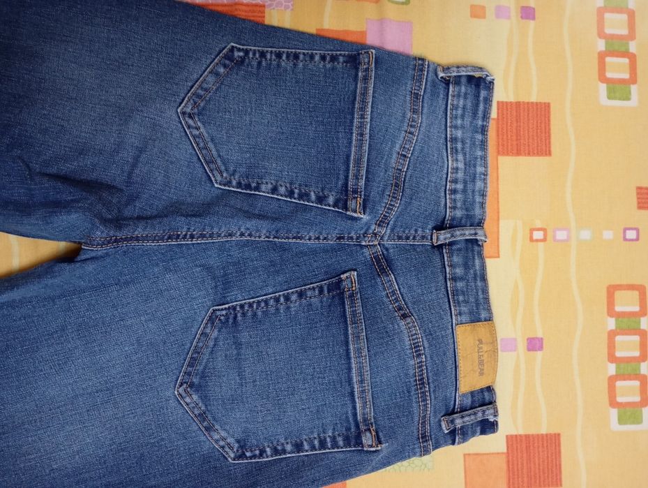 Blugi evazați Pull & Bear și Sinsay