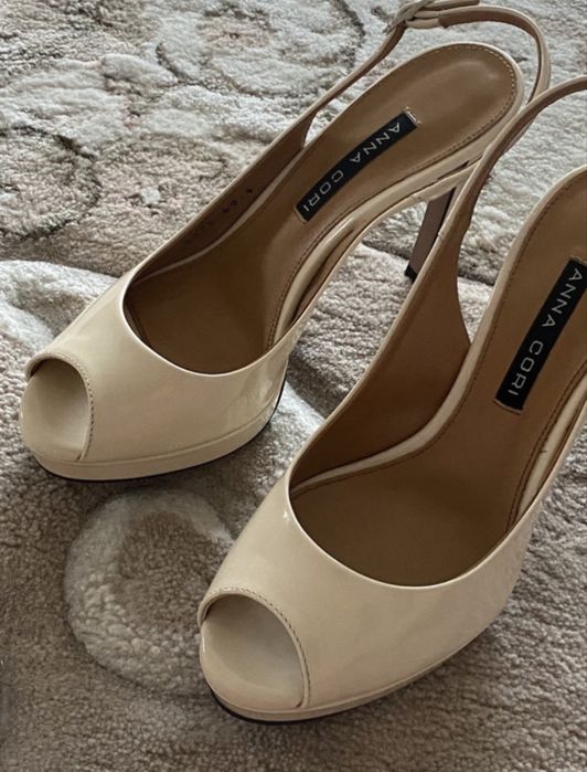 Sandale cu platforma