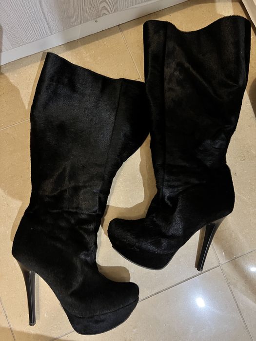 Черни ботуши с естествен косъм